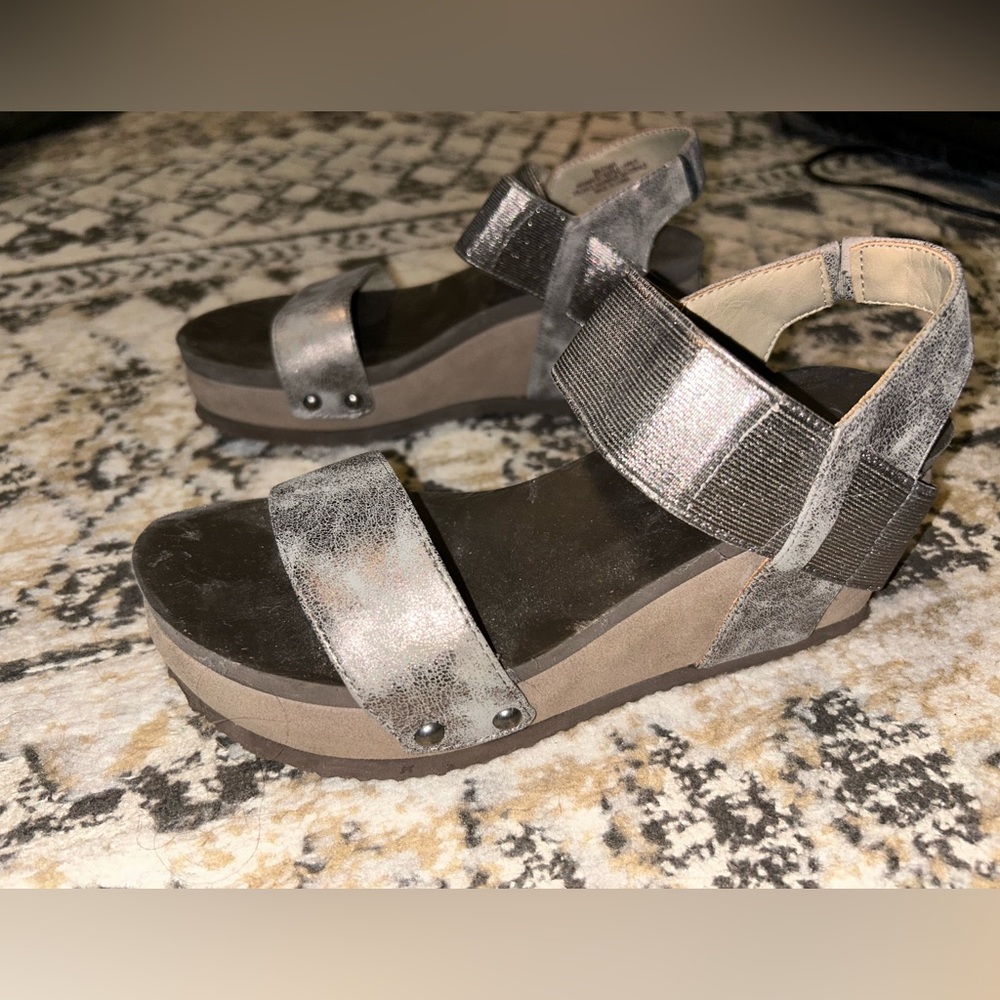 Axxiom wedges